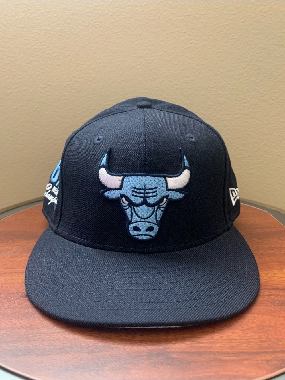 New Era Chicago Bulls 6X NBA Champions Navy Blue Fitted  7 3/4. Good Condition.